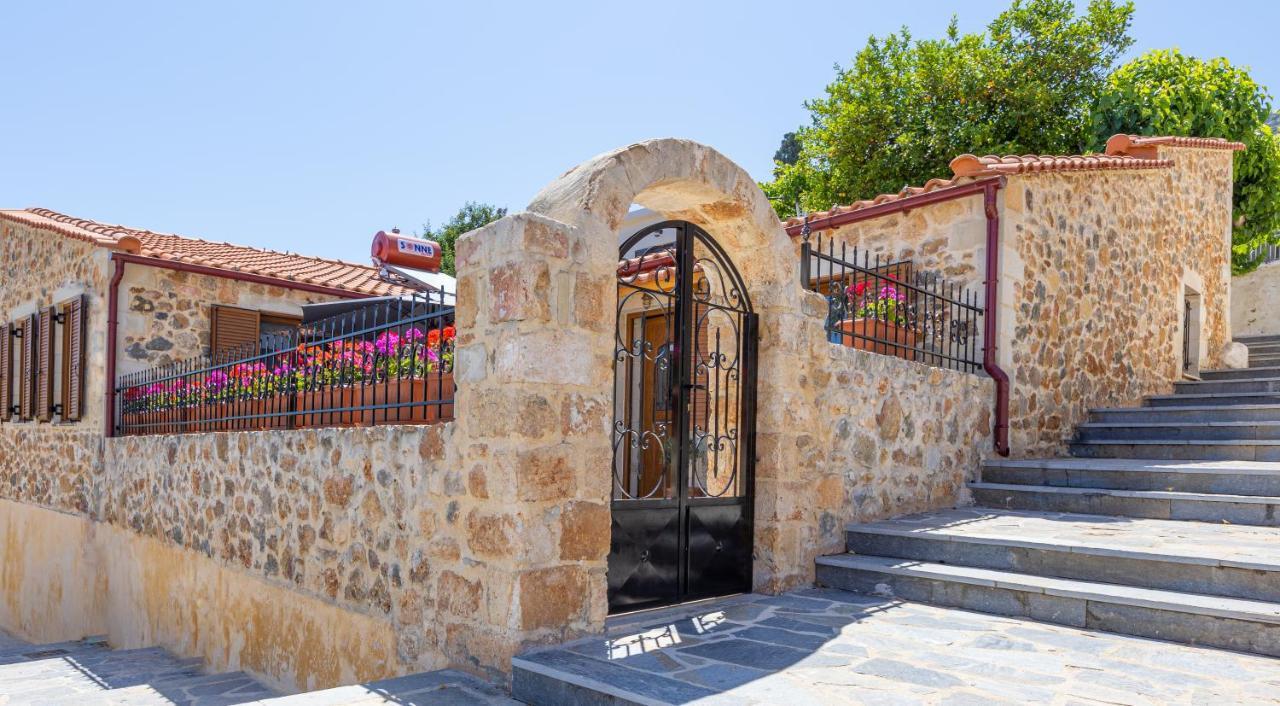Wood And Stone Apartment Tsikalaria  Bagian luar foto